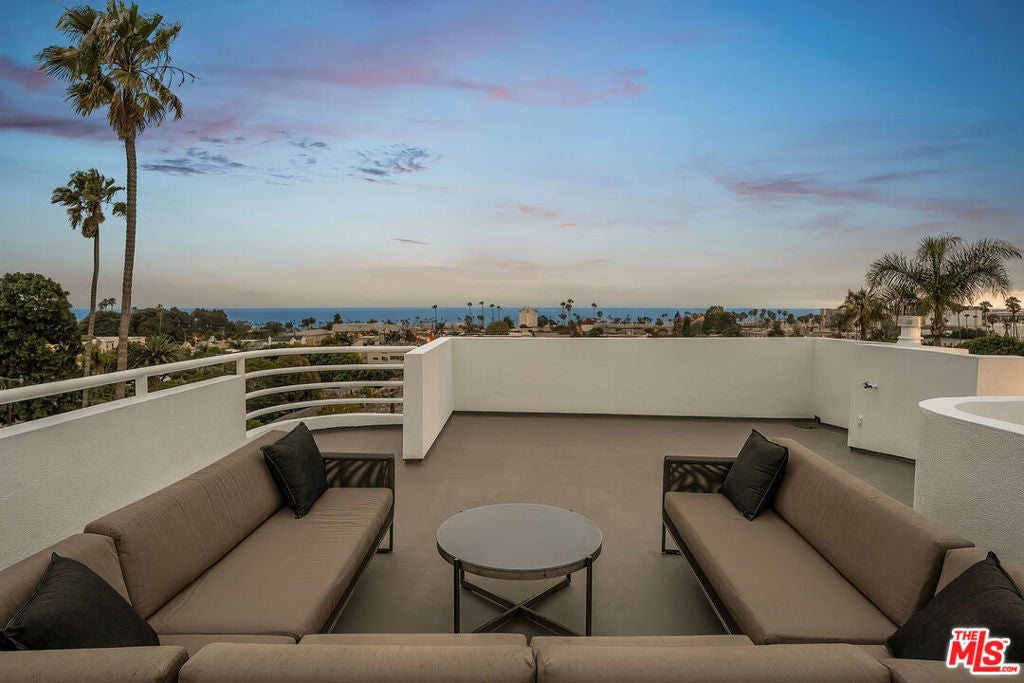 611 Pacific Street, Santa Monica CA 90405