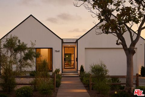 Photo of 7841 Stewart Avenue, Los Angeles, CA 90045 (MLS # 25618589)