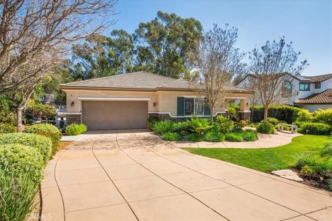 Photo of 776 Oak Glade Dr, Fallbrook, CA 92028 (MLS # SW26050595)