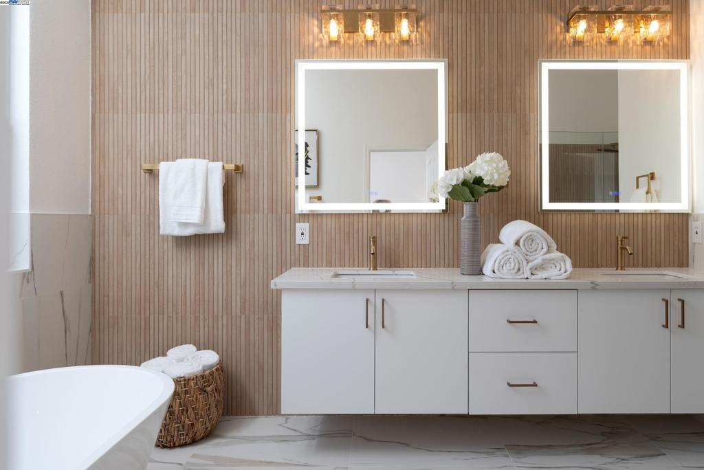 SILVERCREEK - Residential