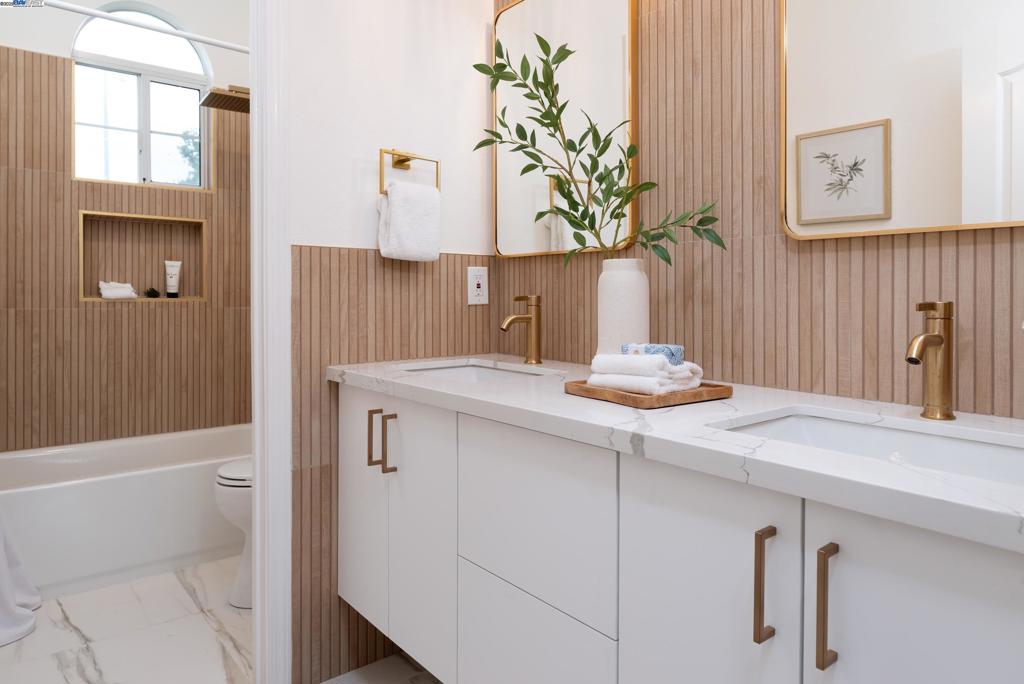 SILVERCREEK - Residential