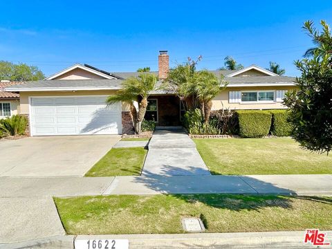 Photo of 16622 Tiber Lane, Huntington Beach, CA 92647 (MLS # 26834371)