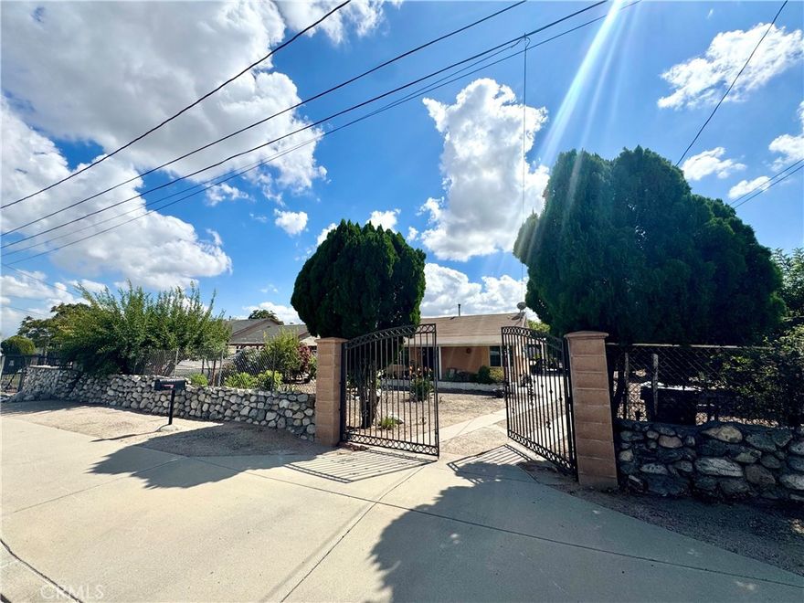 Let's Talk about a Big Opportunity!!!!

This Single story Home public records shows as 3 Bedroom 1 Bathroom, but it appears to have  been modified in the past and currently reflects 2 bedrooms 1 bathroom, the spacious lot offers plenty of room to expand, create, or customize to your liking -an excellent opportunity for buyers seeking value and potential. 

Conveniently located in the city of San Bernardino, easy access to freeway, this property is one of the most affordable home in the area, making it ideal for fist time buyers, investors, or anyone looking for a great deal. Seller has no knowledge of when or by whom modifications were completed. 

Whit a little vision , this property can truly shine, offering opportunity and advantage on todays market. 

Price to sell!!!!!