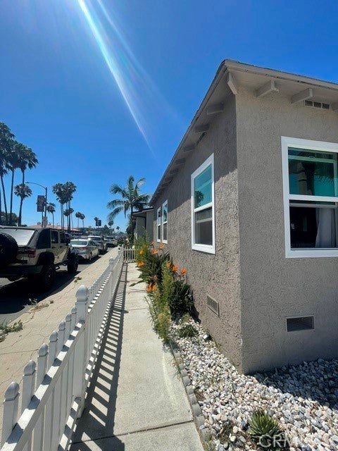 5653 E 2nd