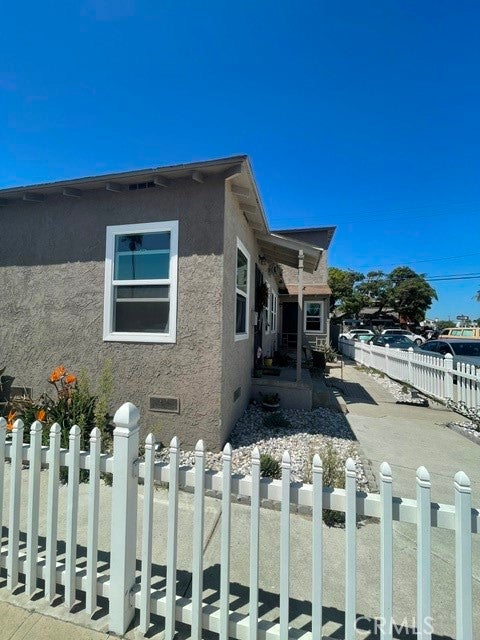 5653 E 2nd