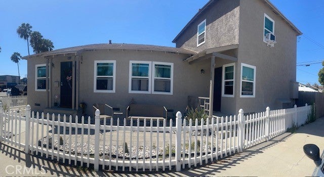 5653 E 2nd