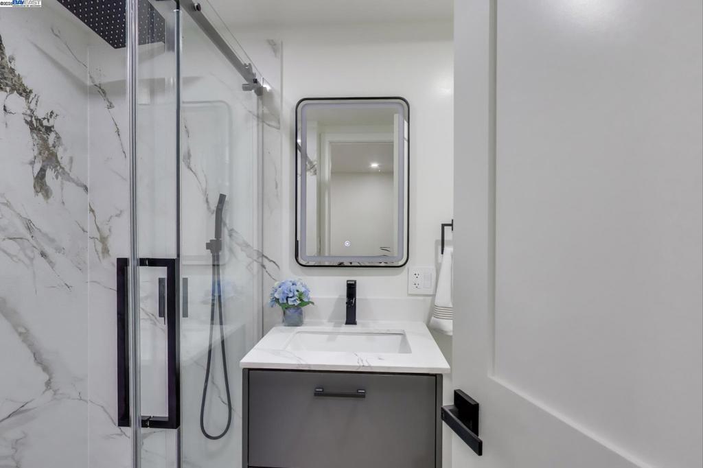 DALY CITY - Residential