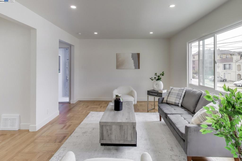 DALY CITY - Residential