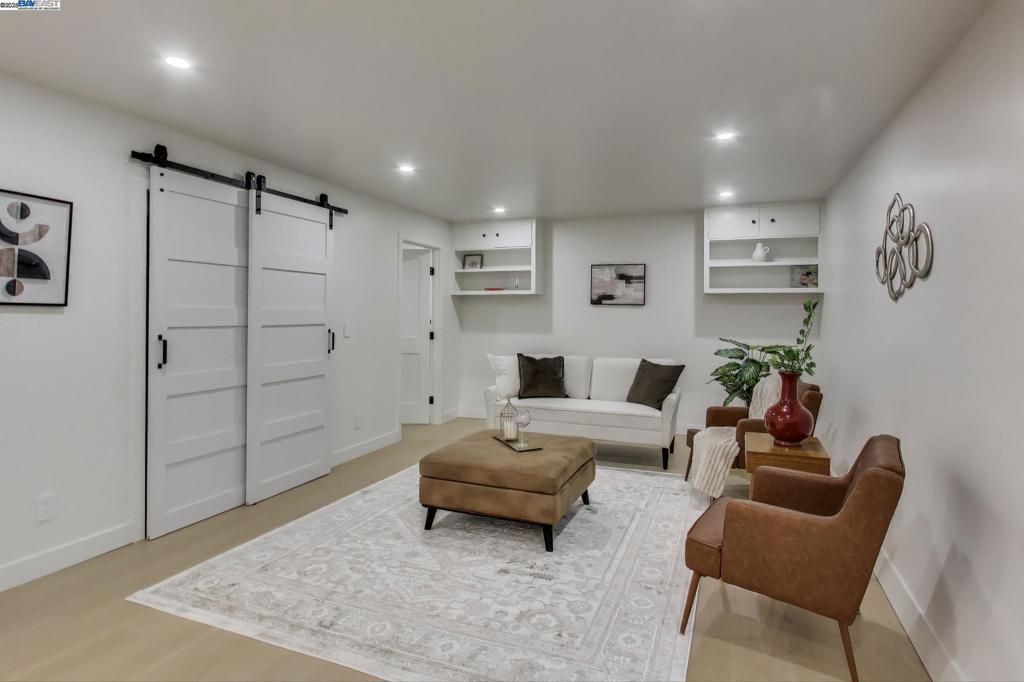 DALY CITY - Residential