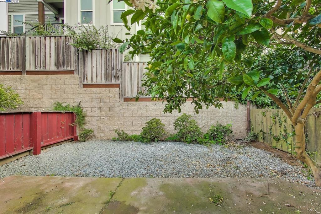 DALY CITY - Residential