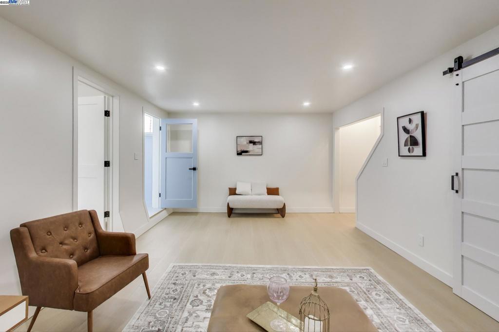 DALY CITY - Residential