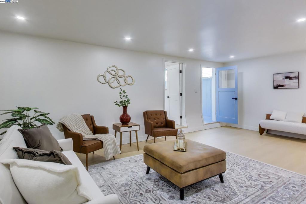 DALY CITY - Residential