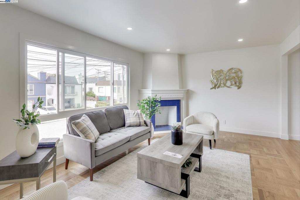 DALY CITY - Residential