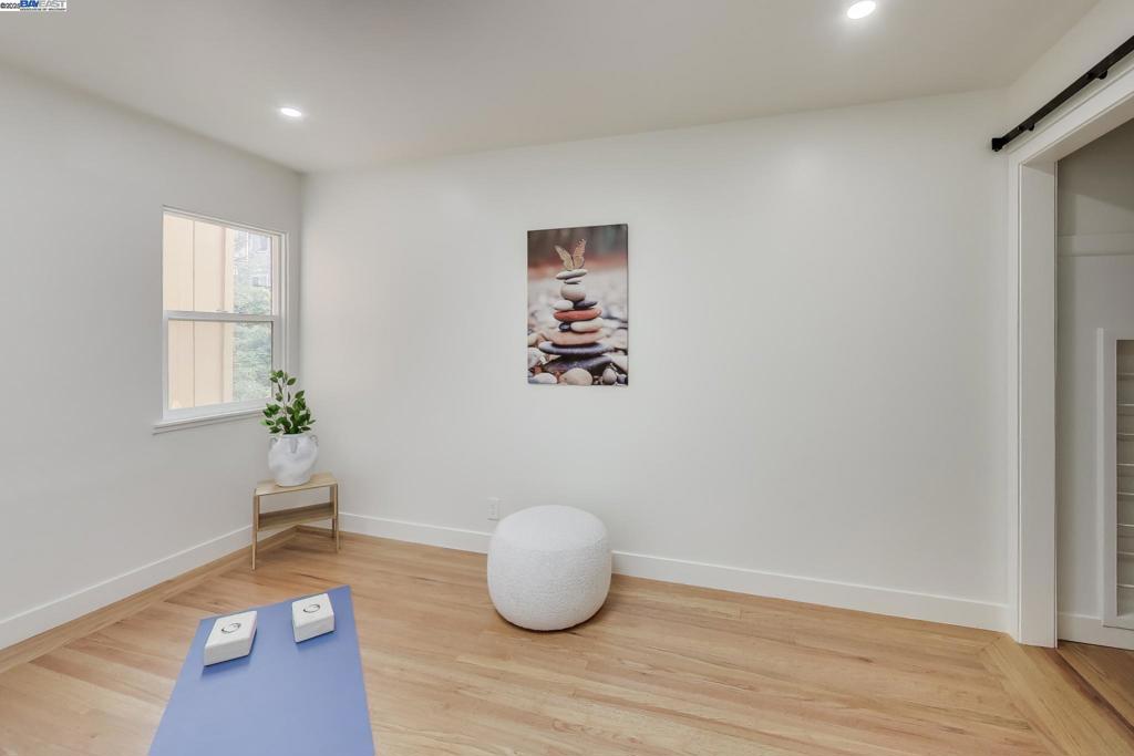 DALY CITY - Residential