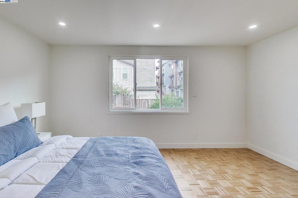 DALY CITY - Residential