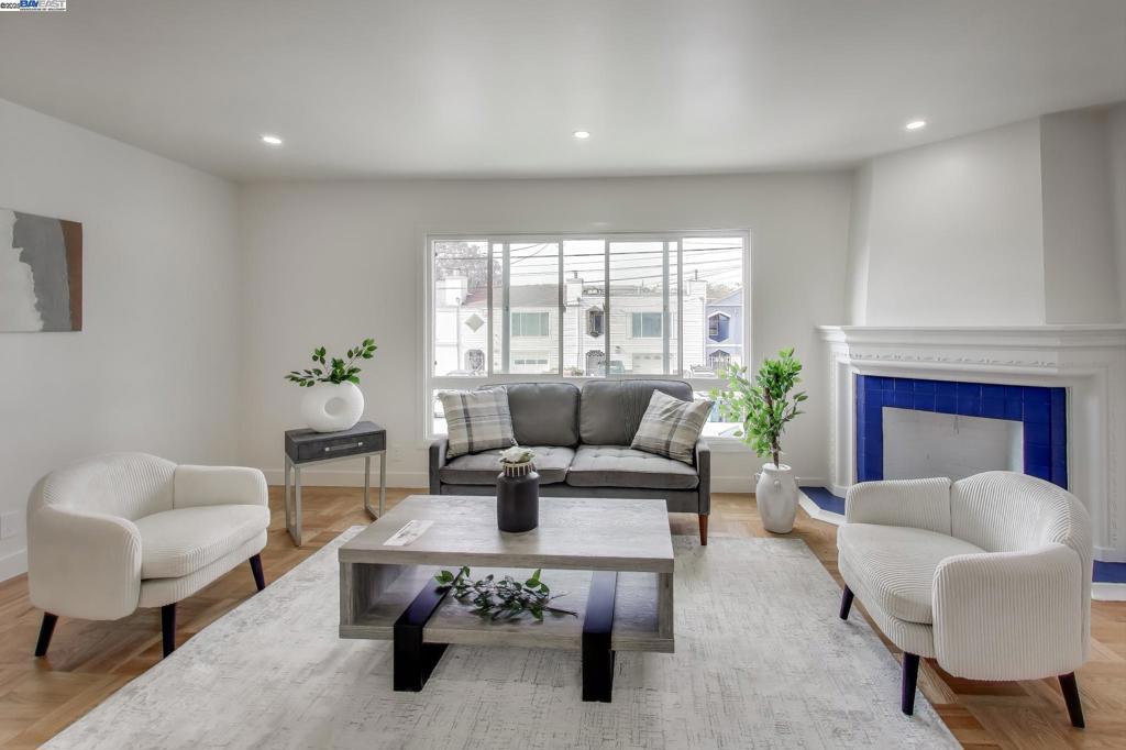 DALY CITY - Residential