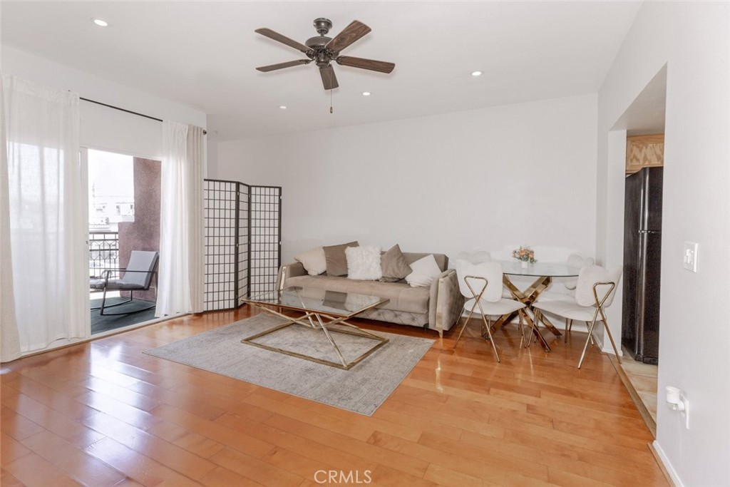 Welcome to this bright and comfortable 2-bedroom, 1-bathroom condo in the heart of North Hollywood. Situated in a well-maintained building, this residence offers a spacious and functional layout ideal for both everyday living and entertaining.
The full kitchen features ample cabinetry and counter space, perfect for cooking and hosting. Enjoy the convenience of in-unit laundry and the comfort of a well-designed living area that opens to a private balcony, offering a beautiful street view of North Hollywood.
Interior finishes include a combination of tile and hardwood flooring, recessed lighting, and ceiling fans that enhance both style and functionality. The two bedrooms are generously sized, offering flexibility for a guest room, home office, or personal retreat.
Centrally located, this condo provides easy access to local dining, entertainment, shops, public transportation, and major freeways. A great opportunity to enjoy convenient and stylish living in one of the Valley’s most dynamic neighborhoods.