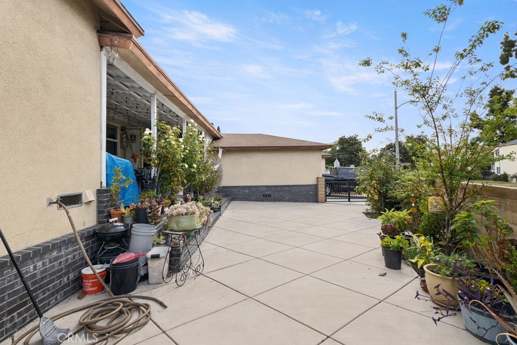 2607 W Via Corona