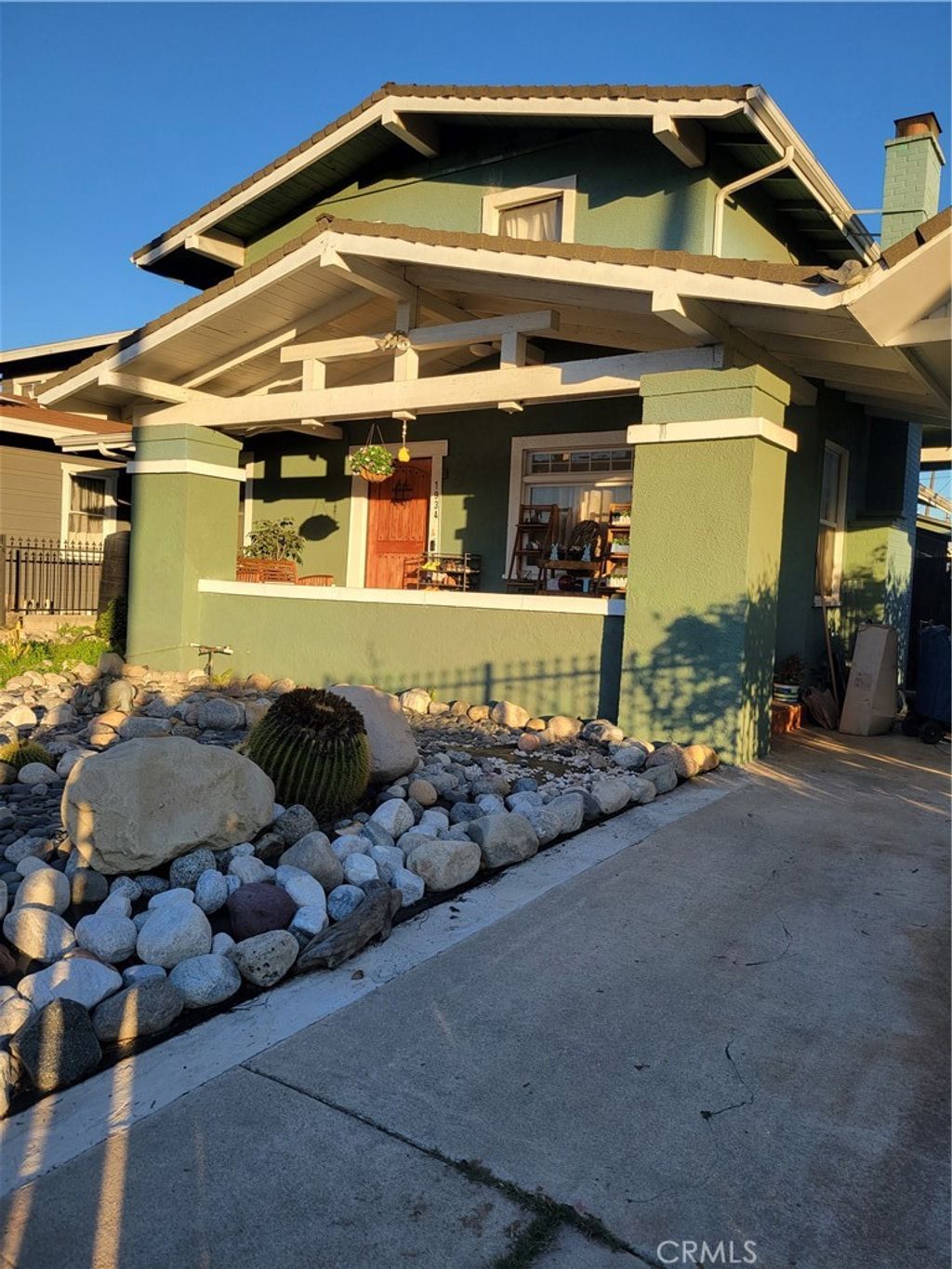 Photo of 1934 Vineyard Avenue, Los Angeles, CA 90016 (MLS # DW26088761)