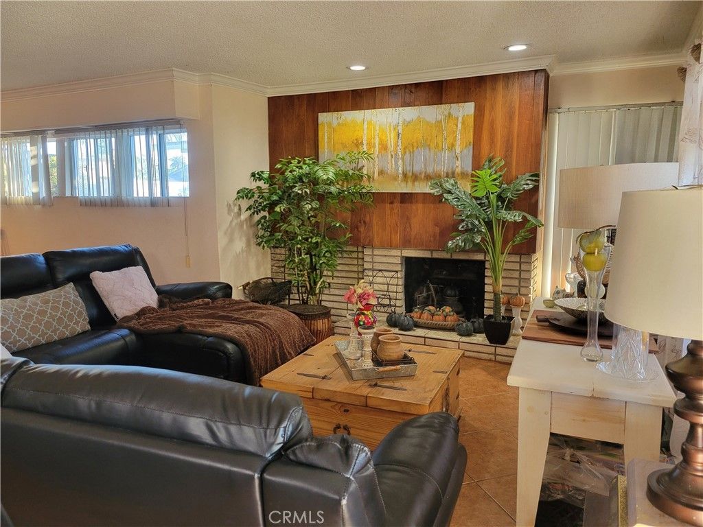 Photo of 1934 Vineyard Avenue, Los Angeles, CA 90016 (MLS # DW26088761)