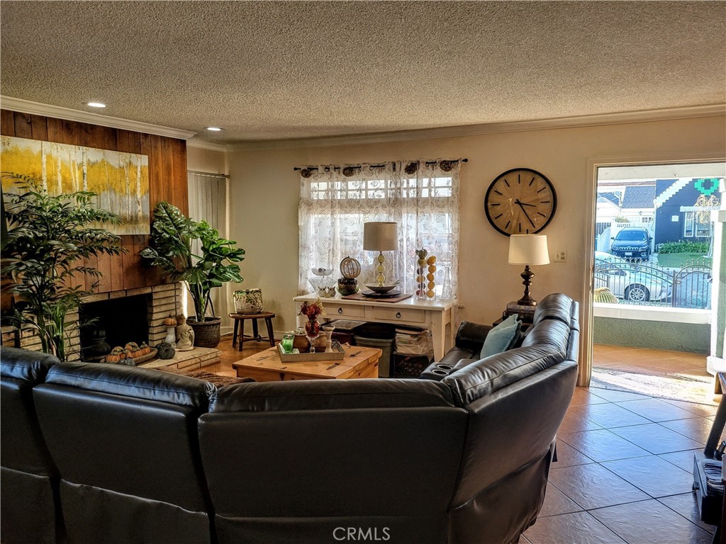 1934 Vineyard Avenue