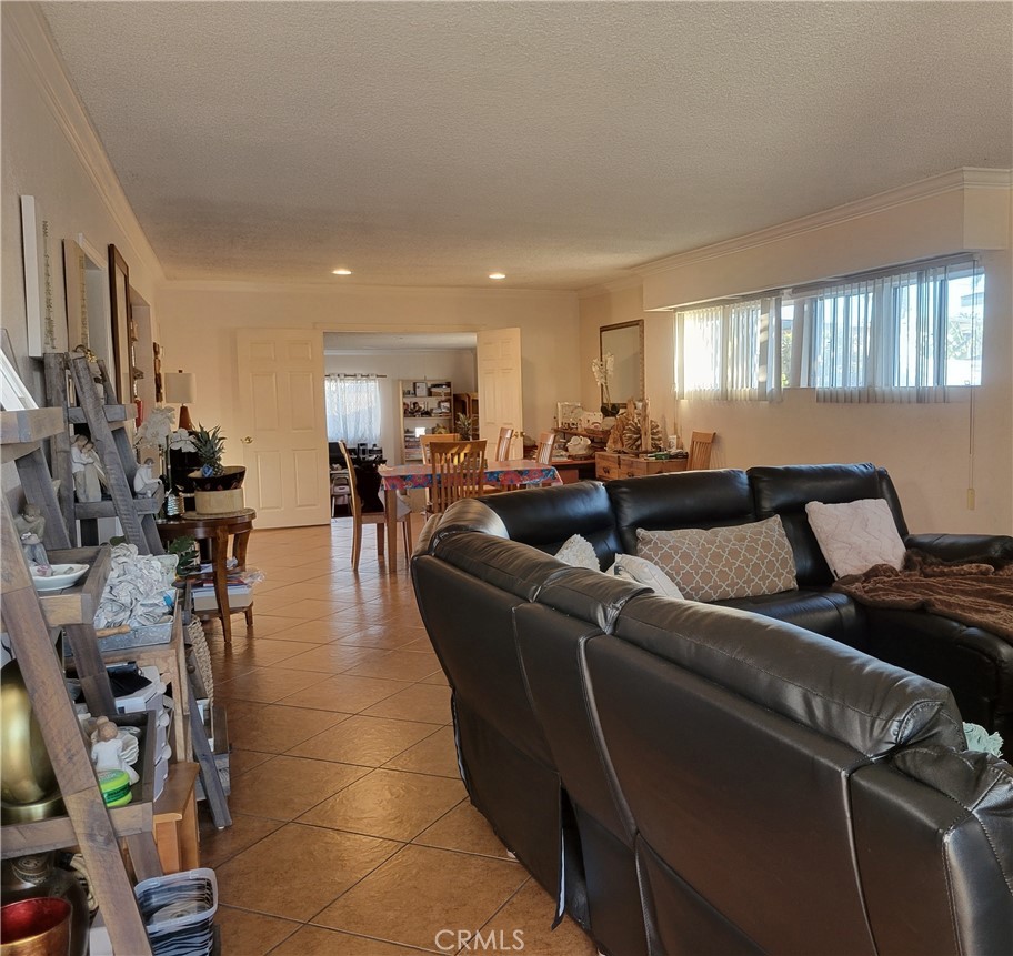 1934 Vineyard Avenue