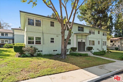 Photo of 5829 Bowcroft Street #4, Los Angeles, CA 90016 (MLS # 26992763)
