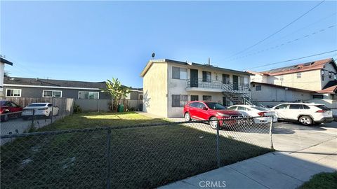 Photo of 1084 E 19th St, Long Beach, CA 90806 (MLS # PW25267494)