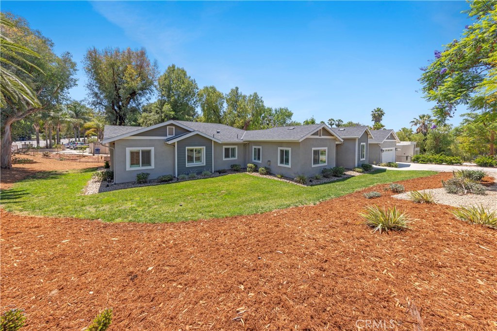 1540 W Cypress
