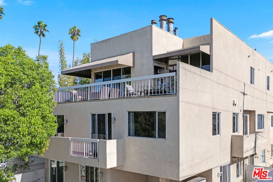 This single-level contemporary unit in a prime area North of Wilshire features two bedrooms and two bathrooms. It boasts high ceilings, a wood-burning fireplace, and engineered hardwood flooring throughout. The living room features a wet bar and a balcony overlooking California Avenue. The bright kitchen offers a breakfast area, an in-unit washer-dryer, and a pantry for additional storage. The primary suite features a balcony, large windows, a walk-in closet, and a private bathroom. The building consists of only five units, with two units per floor. Parking is conveniently side-by-side, and extra storage is available. This property is ideally situated near a variety of shops and restaurants along Wilshire, and is just a short stroll from Reed Park and the Third Street Promenade.