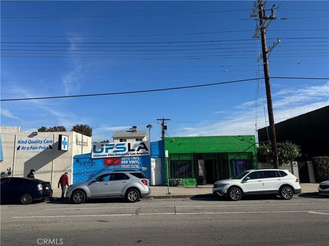 Photo of 5112 5114 Vineland Ave Ave, North Hollywood, CA 91601 (MLS # GD25273001)