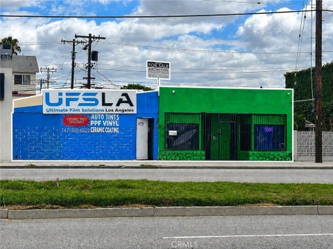 Photo of 5112 5114 Vineland Ave Ave, North Hollywood, CA 91601 (MLS # GD25273001)