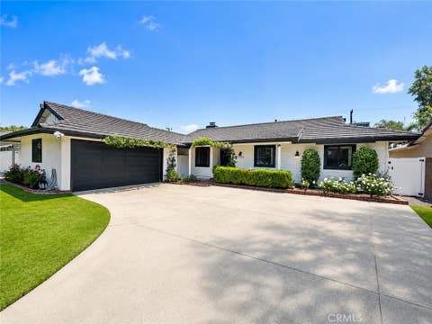Photo of 13352 Fairmont Way, North Tustin, CA 92705 (MLS # OC26122490)