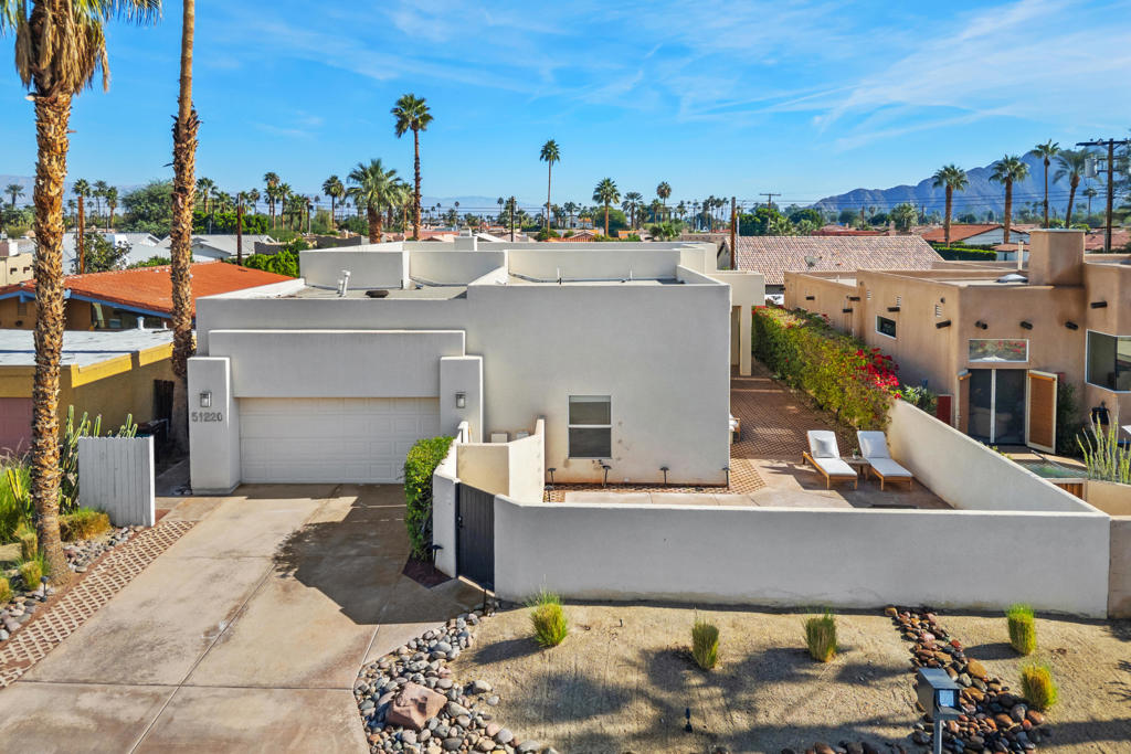 51220 Avenida Carranza