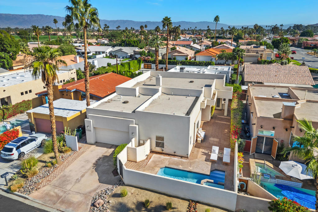 51220 Avenida Carranza