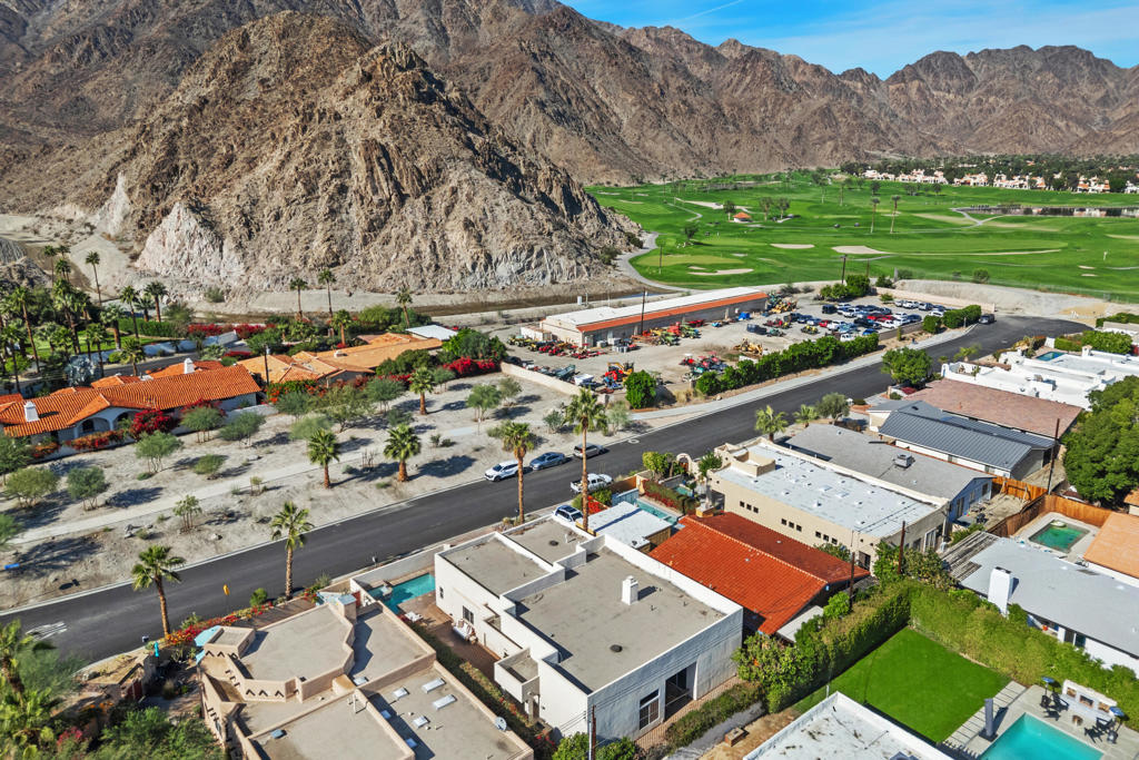 51220 Avenida Carranza