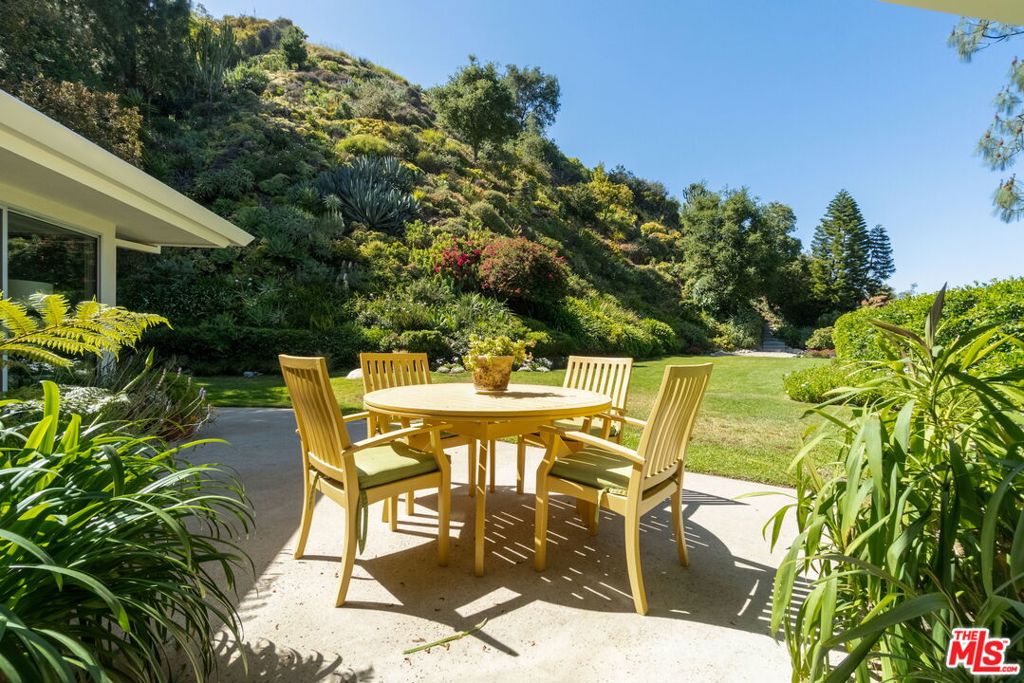 1726 Stone Canyon Road