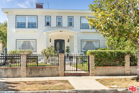 Photo of 907 Westchester Place, Los Angeles, CA 90019 (MLS # 25602719)