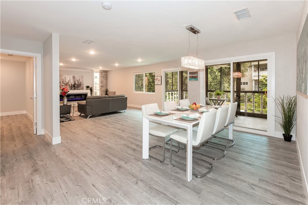 2404 Via Mariposa W 1C