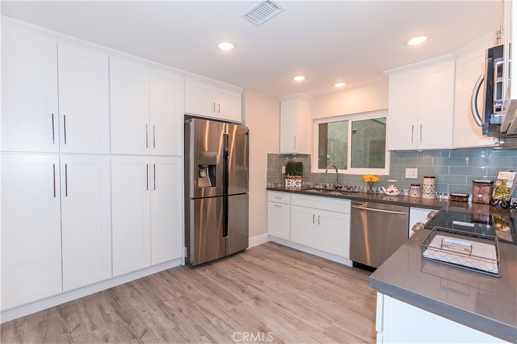 2404 Via Mariposa W 1C