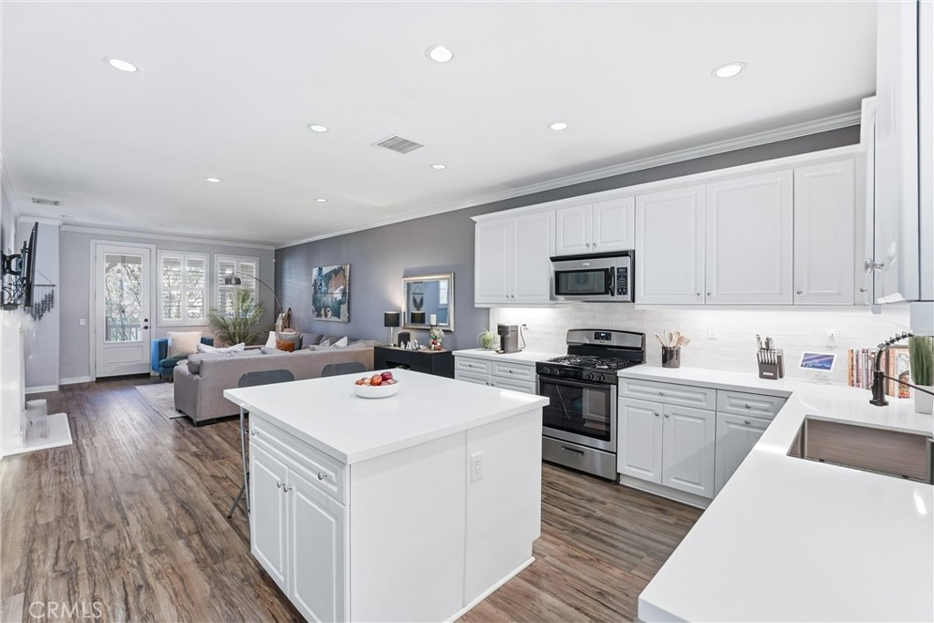 755 S Kroeger Street