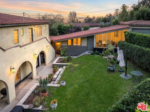 Photo of 2515 N Commonwealth Avenue, Los Angeles, CA 90027 (MLS # 25575481)