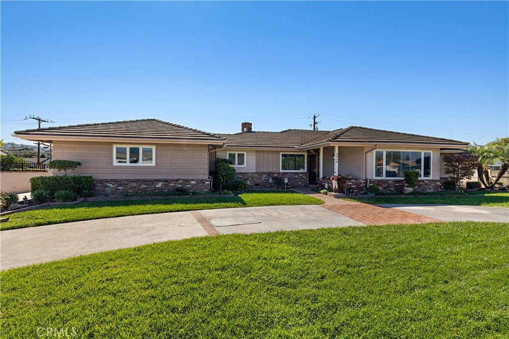 2938 E Mesa