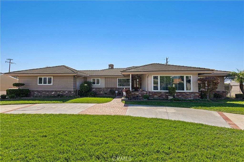 2938 E Mesa