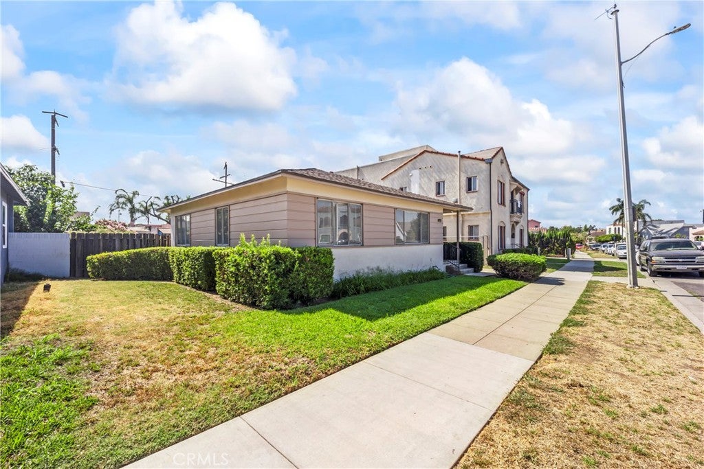 1024 Leonard Avenue
