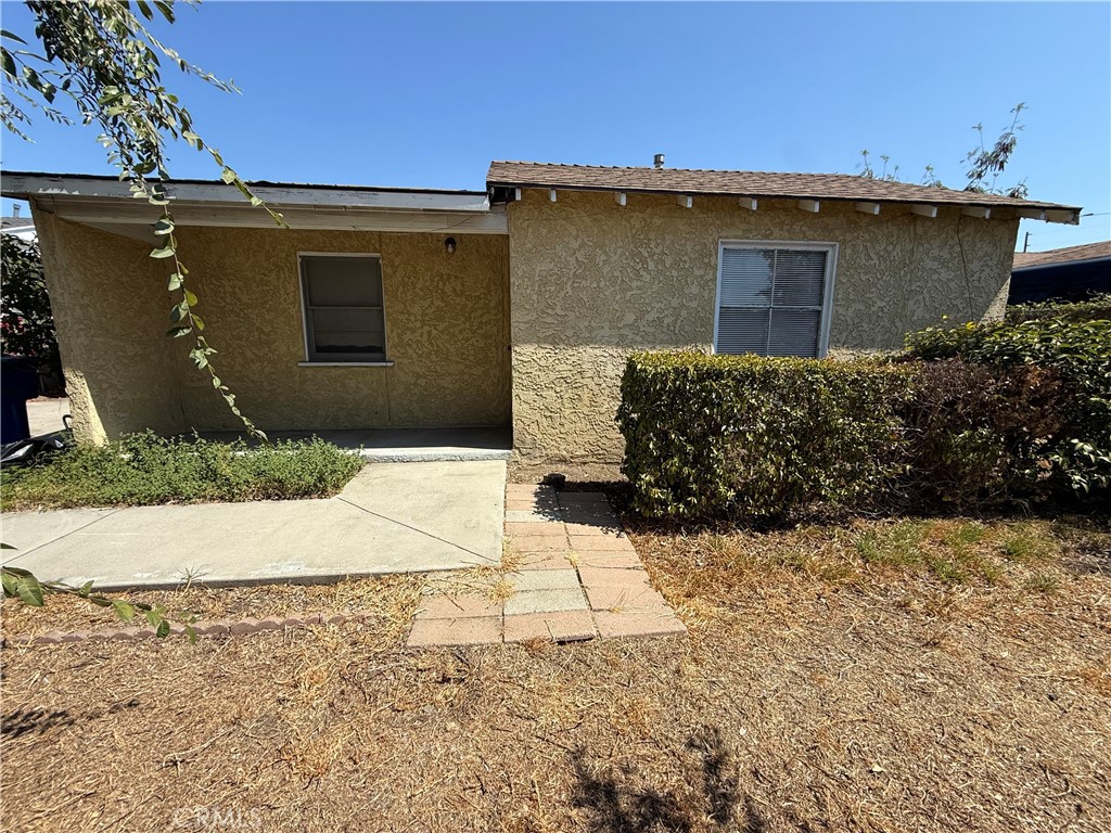 Welcome to this charming two-bedroom, one-bath home full of potential and opportunity. Situated on an oversized lot, this property is your diamond in the rough — ready for a creative touch to transform it into the perfect residence or investment.
The expansive lot provides endless possibilities. Many neighboring properties have already taken advantage of the generous lot sizes by adding Junior ADUs and ADUs, making this a prime opportunity for additional rental income, multi-generational living, or simply maximizing property value.
Conveniently located near schools, parks, shopping, and major freeways, this property combines space, flexibility, and location. Whether you’re looking to design your dream home, expand with income-producing units, or add to your investment portfolio, this home offers the blank canvas to make it happen.