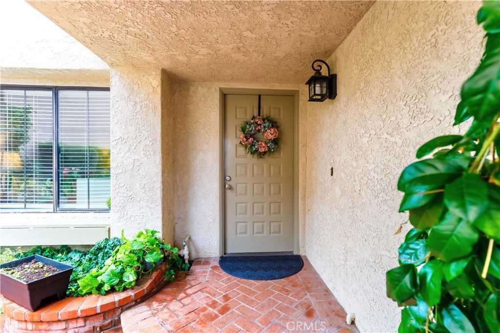 Photo of 2124 Snowberry Court, Simi Valley, CA 93063 (MLS # OC26007459)
