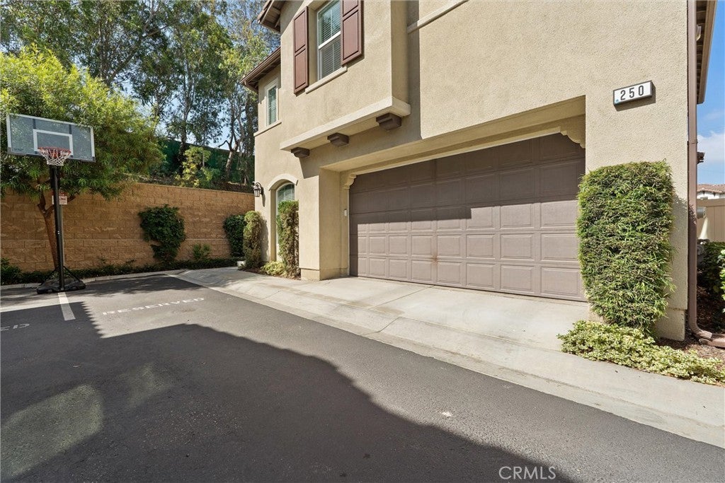 250 W Ridgewood