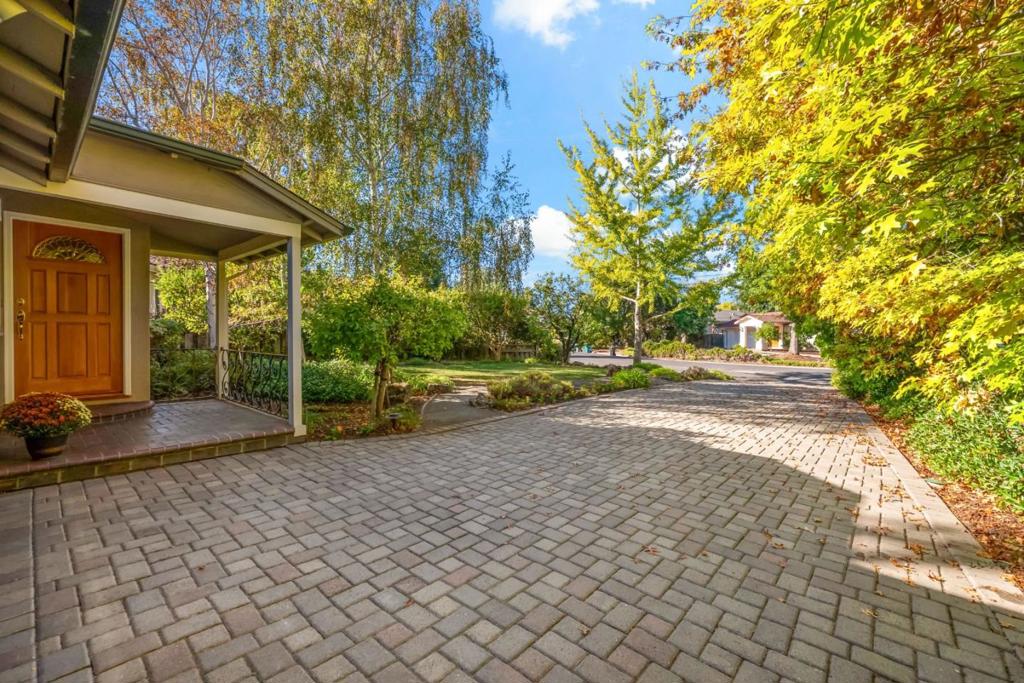 4374 Silva Court