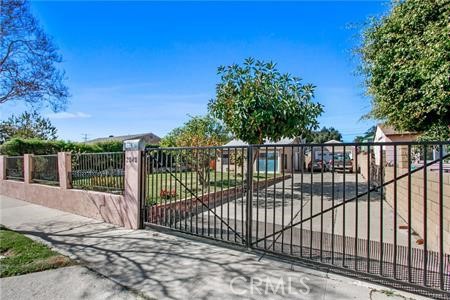 Dont miss this Rare Opportunity to move in your Dream home in Santa Ana. This 4-bedroom, 2-bathroom property offers 2 stories with1512 sqft. There are 2 Units attached with 2 bedroom and 1 bathroom for each Unit, plus a detached 2 car garage that can converted into an ADU! This home feels like a place you would want to stay on vacation! The home is s 2ituated on a large lot with a long driveway that can accommodate plenty of vehicles. Located in a quiet family neighborhood, less than 15 minutes to UCI, 10 minutes to South Coast Plaza, and few minutes to Irvine Valley College! Conveniently located close to the 55 freeway. Must See!